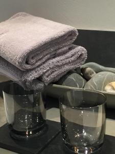 a table with two glasses and a towel and a baby at Ô'Maxethel in Soullans