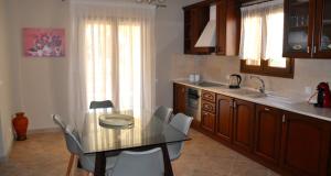 Kuchyňa alebo kuchynka v ubytovaní Twin Villas