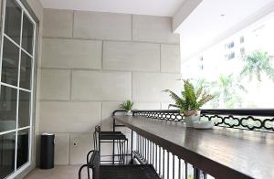 Rõdu või terrass majutusasutuses Hotel Shalva Jakarta