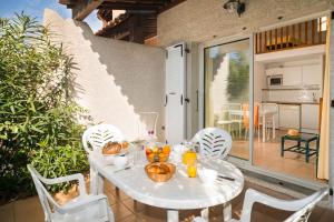 Η κουζίνα ή μικρή κουζίνα στο Vacancéole - Résidence Samaria Village - Hacienda Beach