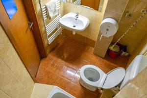 حمام في Lima Hostel Győr