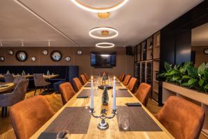 Posezení v ubytování UpperHouse Suites & More