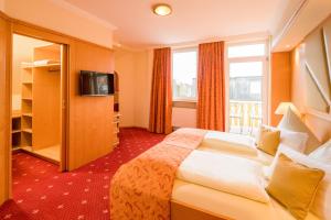 Postel nebo postele na pokoji v ubytování Hotel Asemann Planegg