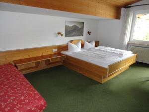 Postel nebo postele na pokoji v ubytování Landhaus Almrausch