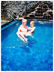 a man and woman sitting in a swimming pool at Negombo New Queen's Palace in Negombo