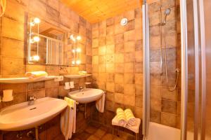 Koupelna v ubytování Landhaus Almrausch