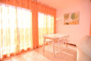 Posezení v ubytování HomeHoidaysRentals Millet + 19 fotografií