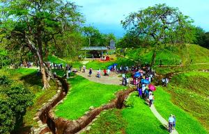 a group of people walking in a park at Nhà nghỉ Tâm Cường in Diện Biên Phủ