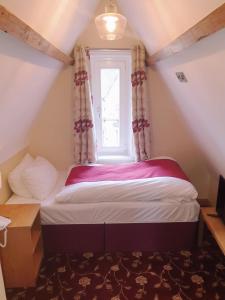 Postel nebo postele na pokoji v ubytování Edgerton Hotel