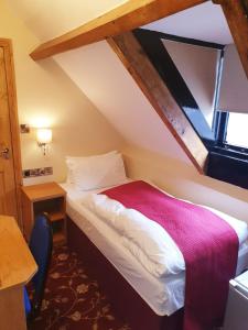 Postel nebo postele na pokoji v ubytování Edgerton Hotel