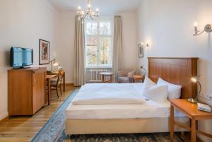 Postel nebo postele na pokoji v ubytování Hotel Brandies an der Messe