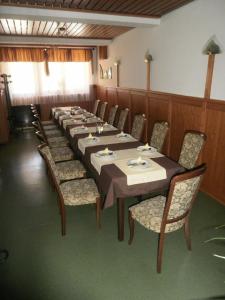 Restoran ili neka druga zalogajnica u objektu Pansion i restoran Bijela Ruža