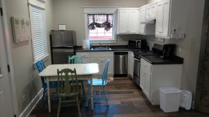 A kitchen or kitchenette at Wildflower Bed and Breakfast