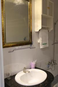 a bathroom with a white sink and a mirror at Thanh Cong Hotel in Sa Ðéc