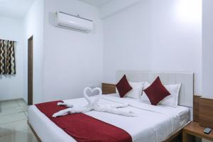 Llit o llits en una habitació de Hotel Ashray Inn Express