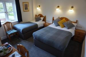 
A bed or beds in a room at Villa Verde Gatwick
