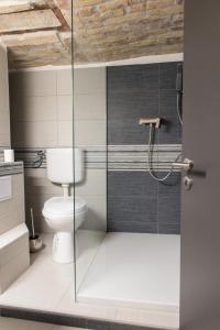 A bathroom at New Loft Style Appartman in the heart of the City