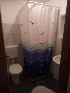A bathroom at Hostel David