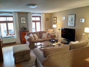 a living room with two couches and a television at Nonne8Appart in Görlitz