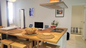 a dining room with a table with hats on it at La Casa de Mencía AT-47-44 in Valladolid