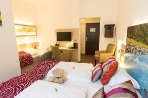 Postel nebo postele na pokoji v ubytování Hotel Edel Weiss