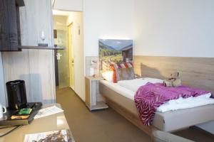 Postel nebo postele na pokoji v ubytování Hotel Edel Weiss