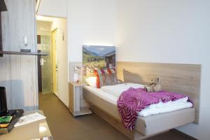 Postel nebo postele na pokoji v ubytování Hotel Edel Weiss