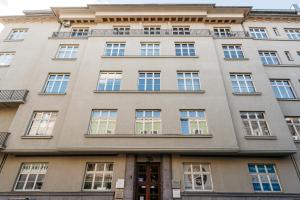 an apartment building in the city of london at Art Studios - LoftAffair in Kraków