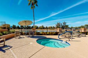 Piscina de la sau aproape de McCormick Lakeside Retreat