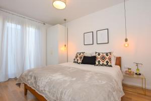 Postel nebo postele na pokoji v ubytování Apartments Villa Laura