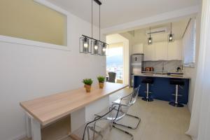 Kuchyň nebo kuchyňský kout v ubytování Apartments Villa Laura