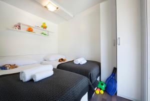 Кровать или кровати в номере Maistra Camping Polari Mobile homes