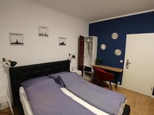 a bedroom with a bed and a desk in it at Dream & Relax Apartment's Messe in Nürnberg