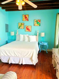 A bed or beds in a room at Creole Gardens Guesthouse and Inn
