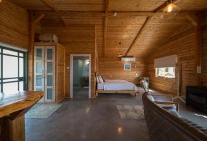 Gallery image of Assaf Boutique Winery & Cabins in Kidmat Tsvi