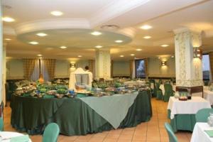 A restaurant or other place to eat at Hotel Club Sabbiadoro