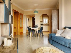 A seating area at Apartamento Picasso