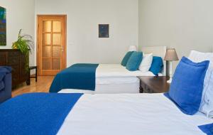 Ένα ή περισσότερα κρεβάτια σε δωμάτιο στο ReHouse- Zemaitijos 11