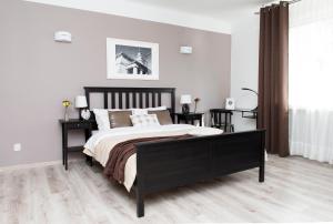 
Łóżko lub łóżka w pokoju w obiekcie Warsaw Budget Apartments
