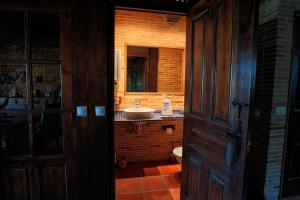 Bathroom sa Canalba Casa Rural