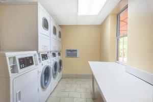 a laundry room with washing machines and a table at Grand Hotel Orlando at Universal Blvd in Orlando