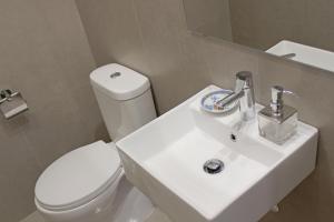 Koupelna v ubytování Apartamentos Reyes Catolicos 14