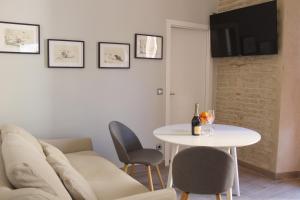 TV a/nebo společenská místnost v ubytování Apartamentos Reyes Catolicos 14