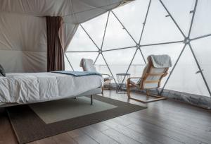 Uma cama ou camas num quarto em Natura Glamping