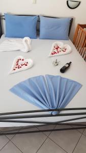 A bed or beds in a room at Iliovasilema VILLAGE