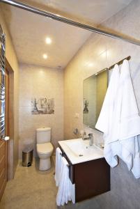 Koupelna v ubytování Patriott Hotel