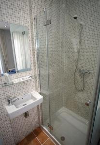 A bathroom at Hostal Centro
