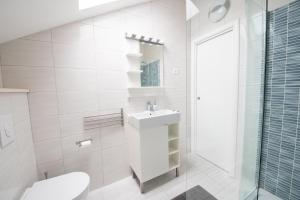 Koupelna v ubytování Sea Pearl Residence - Top beachfront location apartments in Bol centre