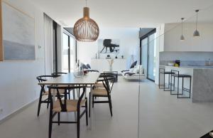 Posezení v ubytování Exclusive Villa Campoamor by NRAS