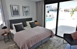 Postel nebo postele na pokoji v ubytování Exclusive Villa Campoamor by NRAS